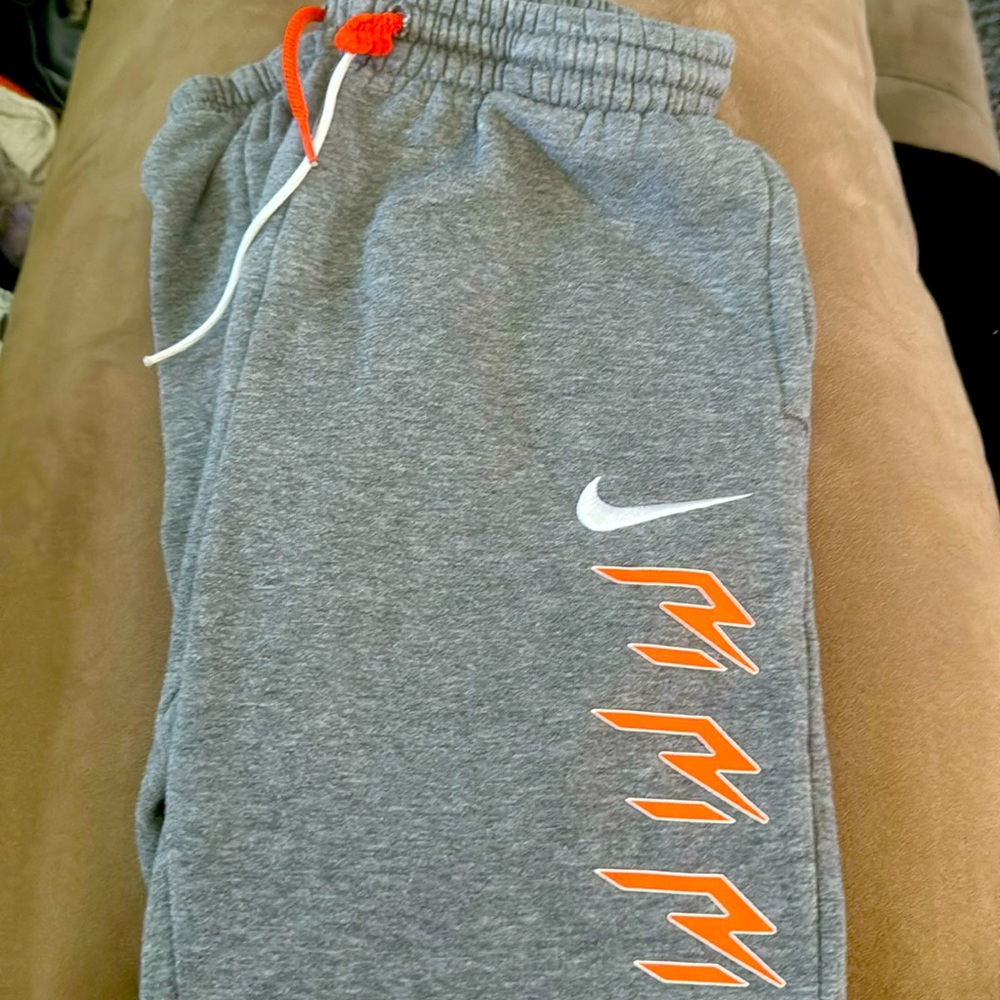 Boys Nike Large Sweatpants